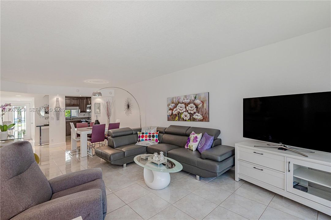 En Venta: $219,900 (2 camas, 2 baños, 1170 Pies cuadrados)