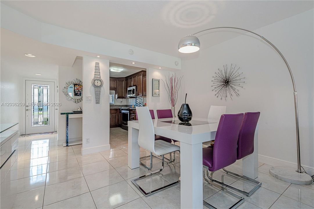 En Venta: $219,900 (2 camas, 2 baños, 1170 Pies cuadrados)