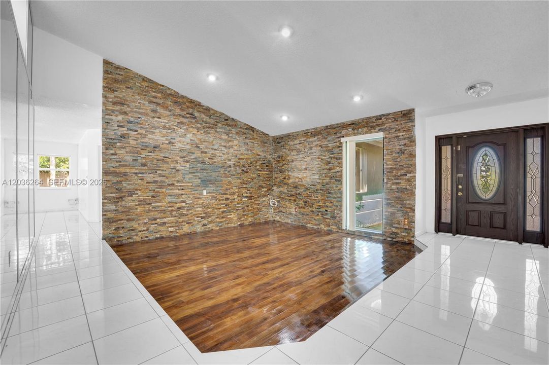 For Rent: $3,950 (4 beds, 2 baths, 2201 Square Feet)