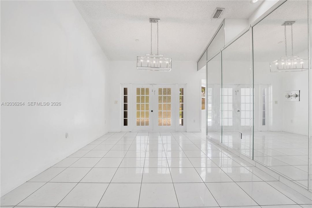 For Rent: $3,950 (4 beds, 2 baths, 2201 Square Feet)