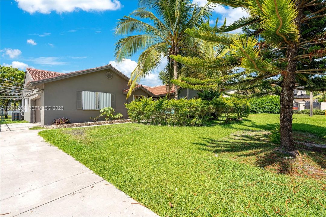 For Rent: $3,950 (4 beds, 2 baths, 2201 Square Feet)