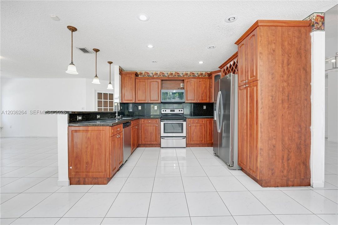 For Rent: $3,950 (4 beds, 2 baths, 2201 Square Feet)