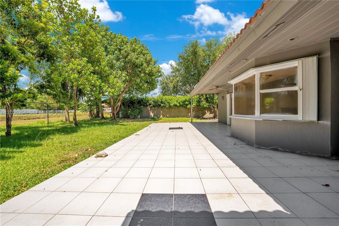 For Rent: $3,950 (4 beds, 2 baths, 2201 Square Feet)