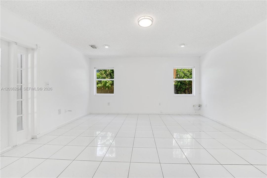 For Rent: $3,950 (4 beds, 2 baths, 2201 Square Feet)
