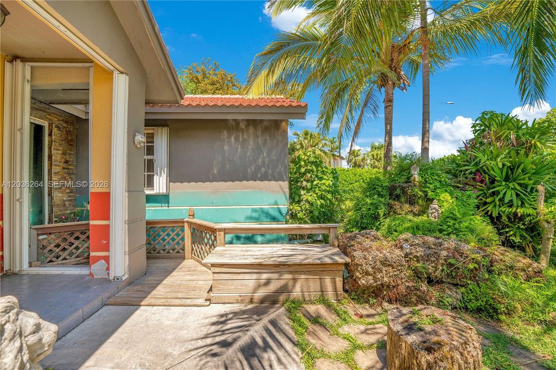 For Rent: $3,950 (4 beds, 2 baths, 2201 Square Feet)