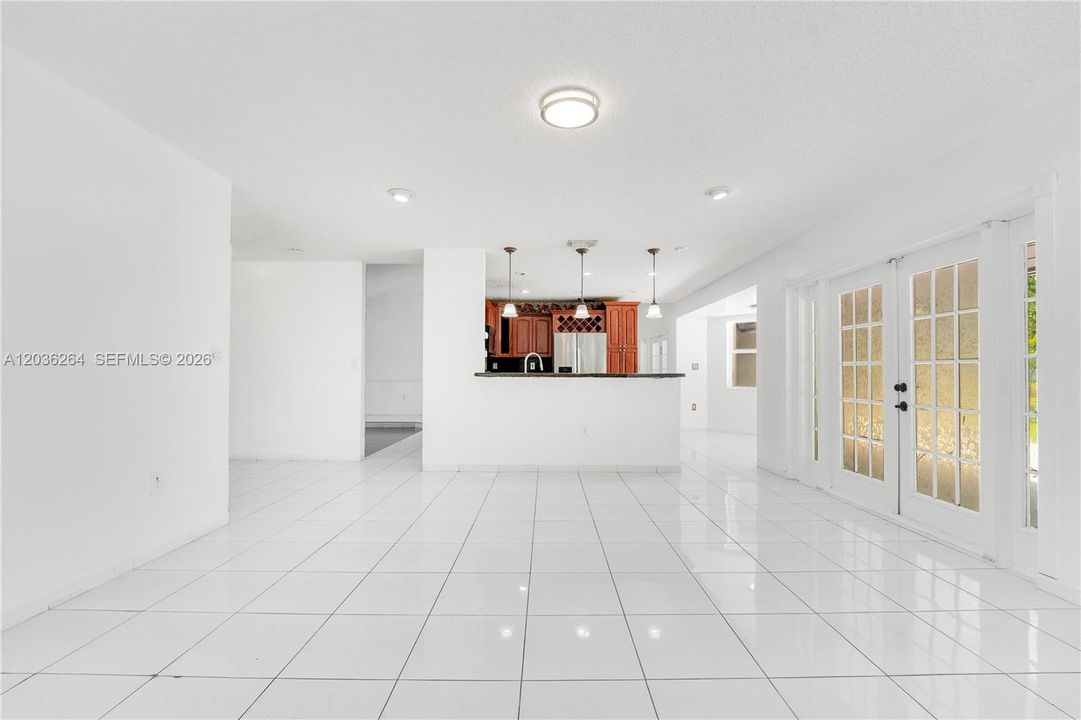 For Rent: $3,950 (4 beds, 2 baths, 2201 Square Feet)