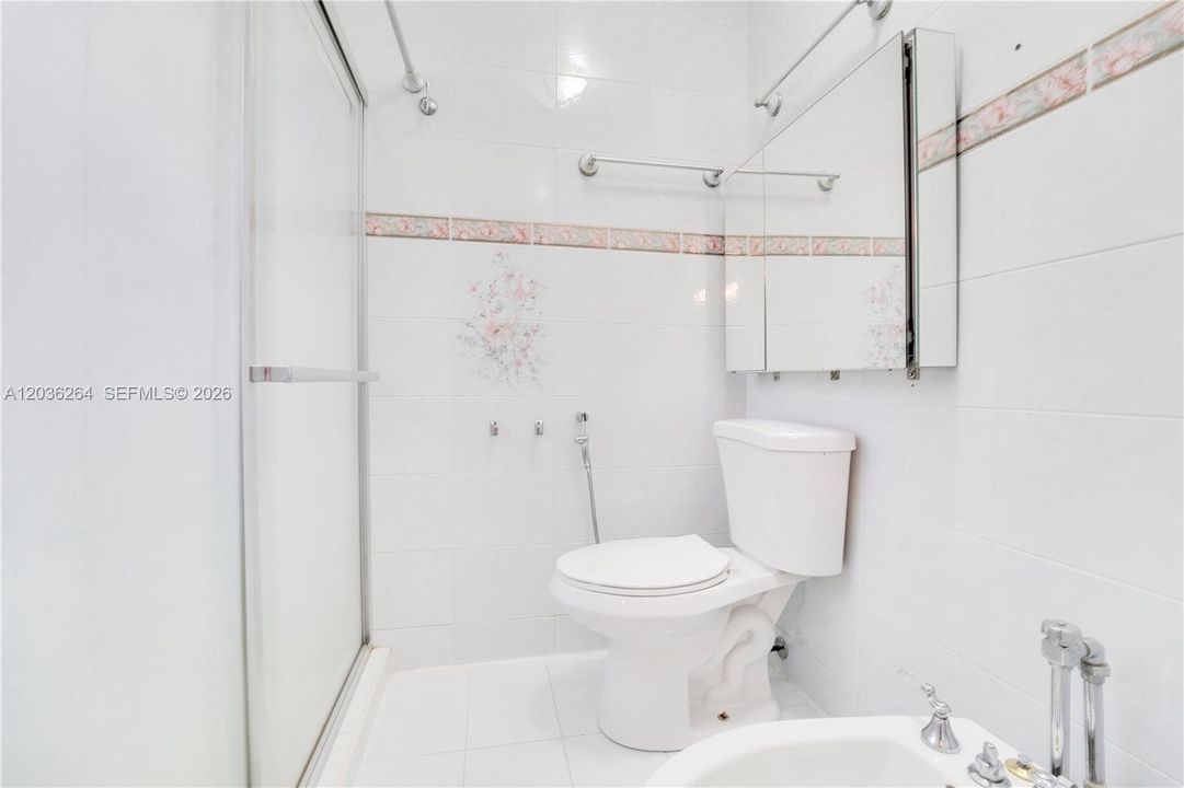For Rent: $3,950 (4 beds, 2 baths, 2201 Square Feet)