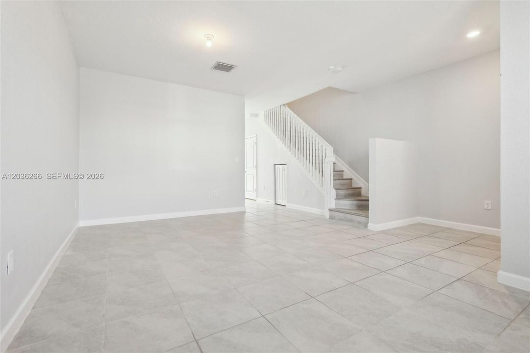 For Rent: $2,300 (3 beds, 2 baths, 1545 Square Feet)