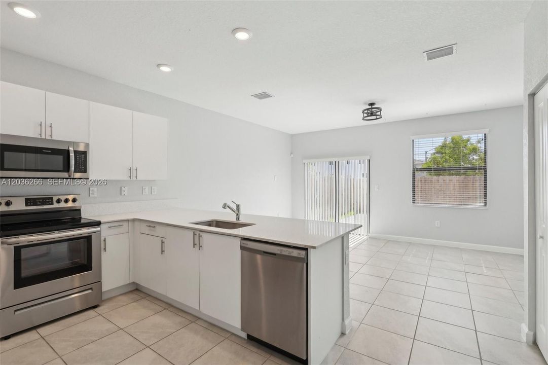 For Rent: $2,300 (3 beds, 2 baths, 1545 Square Feet)