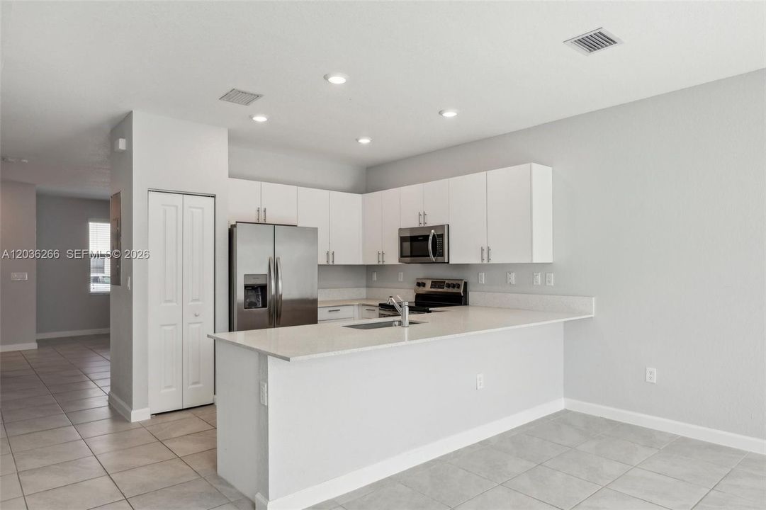 For Rent: $2,300 (3 beds, 2 baths, 1545 Square Feet)