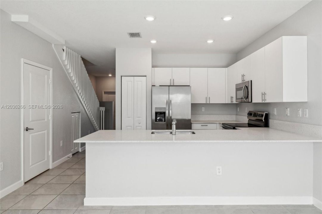 For Rent: $2,300 (3 beds, 2 baths, 1545 Square Feet)