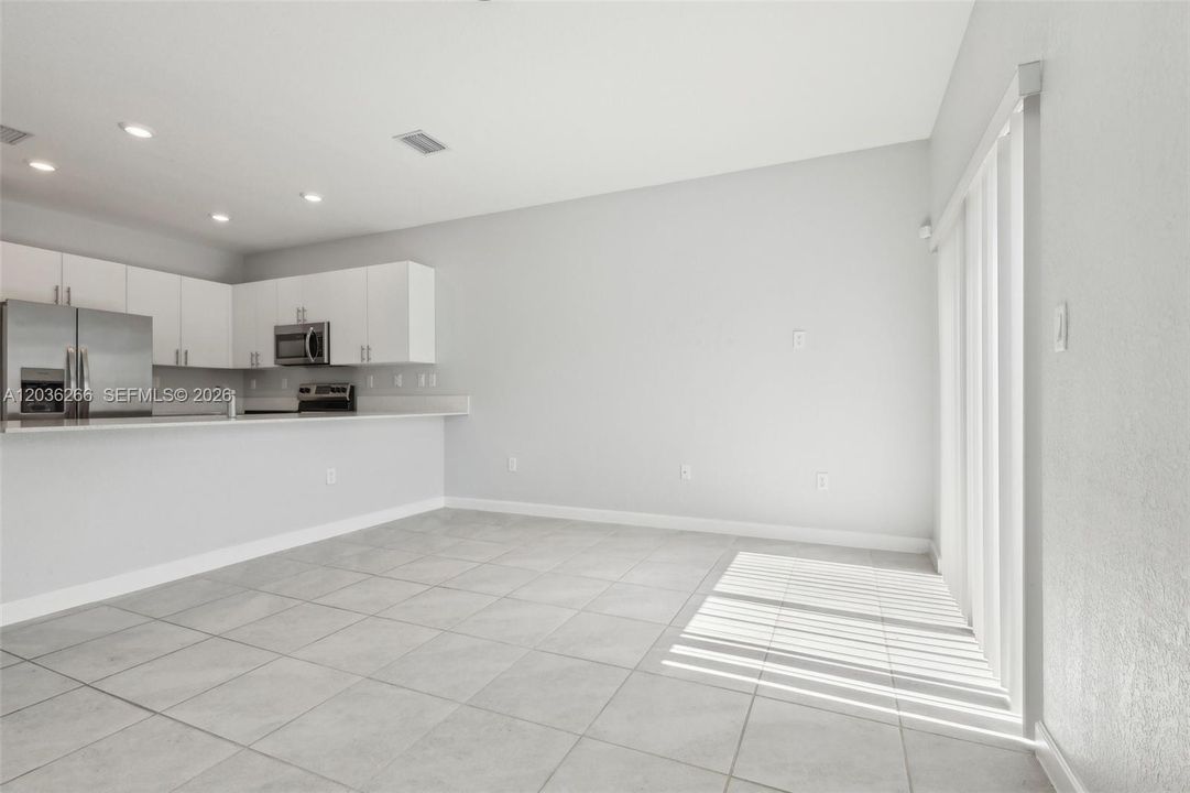 For Rent: $2,300 (3 beds, 2 baths, 1545 Square Feet)