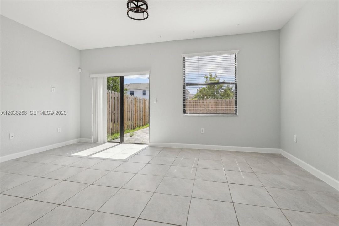 For Rent: $2,300 (3 beds, 2 baths, 1545 Square Feet)