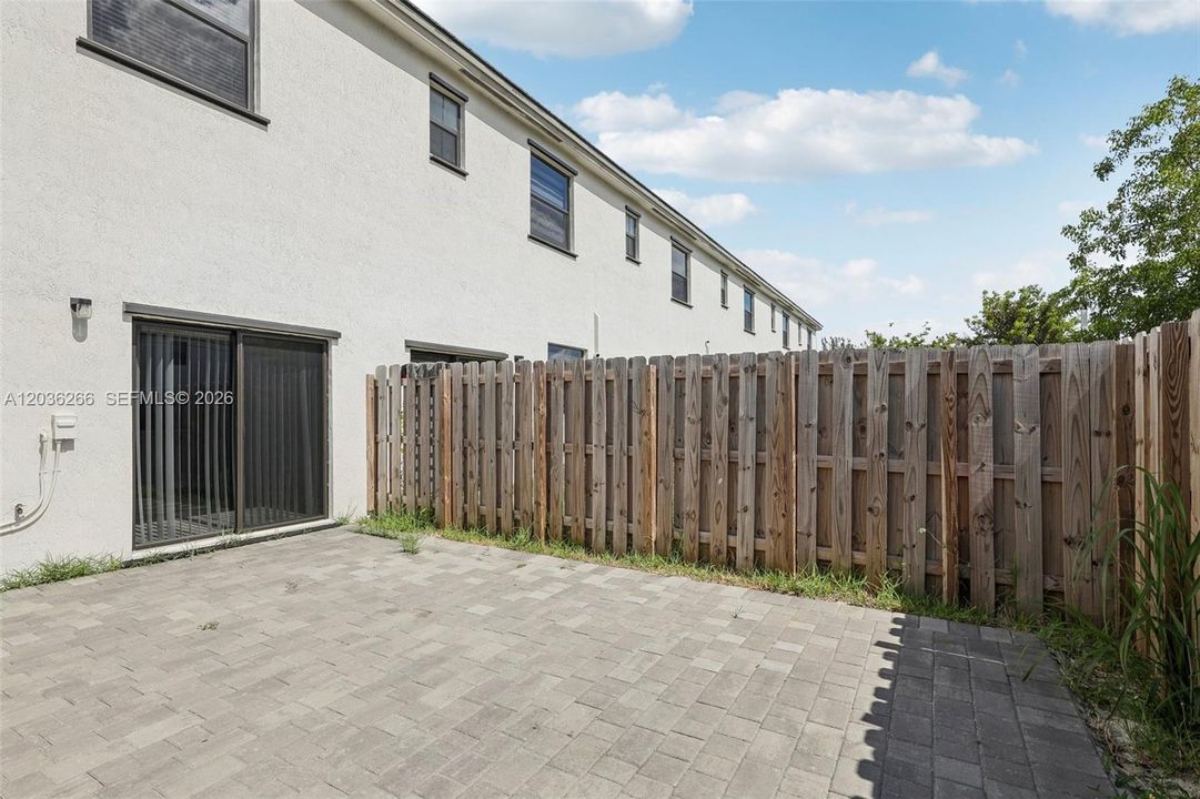 For Rent: $2,300 (3 beds, 2 baths, 1545 Square Feet)