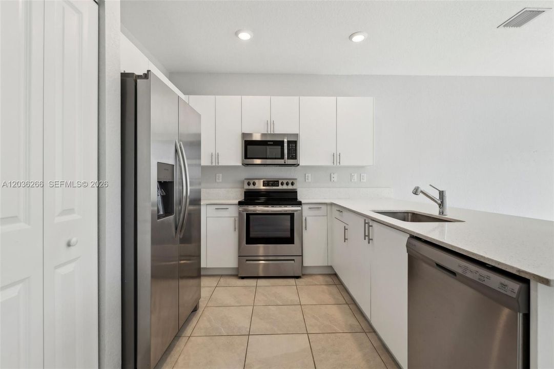 For Rent: $2,300 (3 beds, 2 baths, 1545 Square Feet)