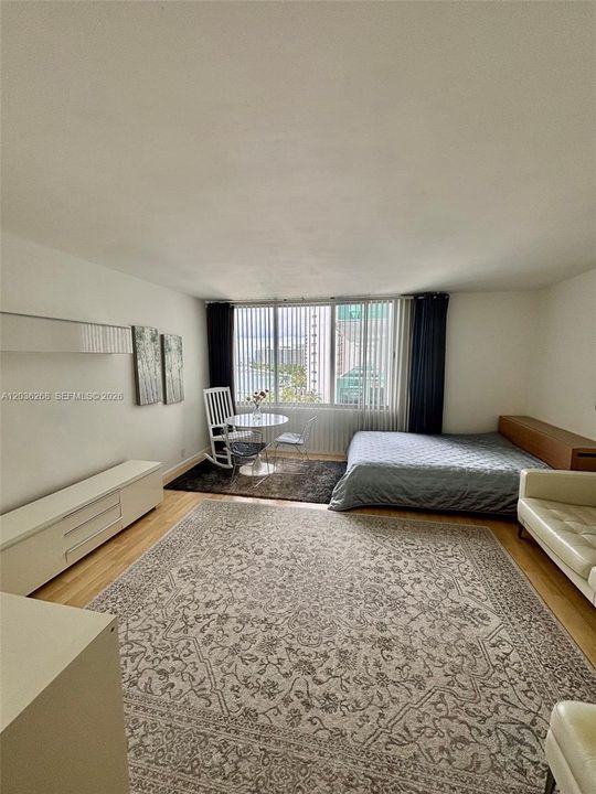 В аренду: $2,450 (0 спален, 1 ванн, 619 Квадратных фут)
