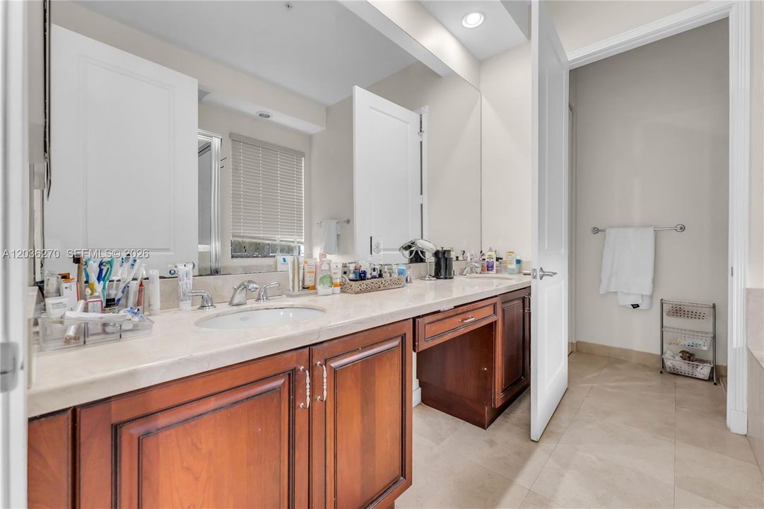 En Venta: $530,000 (3 camas, 2 baños, 1865 Pies cuadrados)