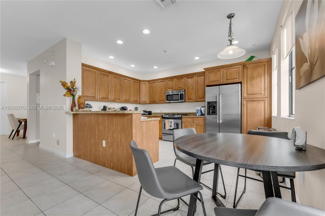 En Venta: $530,000 (3 camas, 2 baños, 1865 Pies cuadrados)