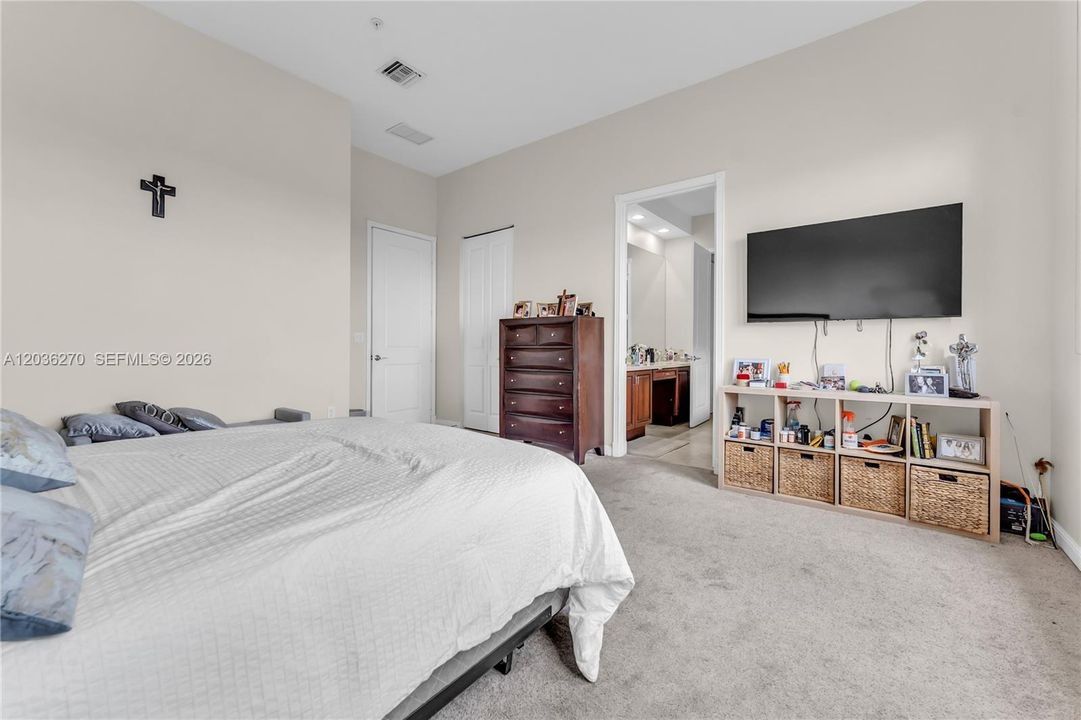 En Venta: $530,000 (3 camas, 2 baños, 1865 Pies cuadrados)