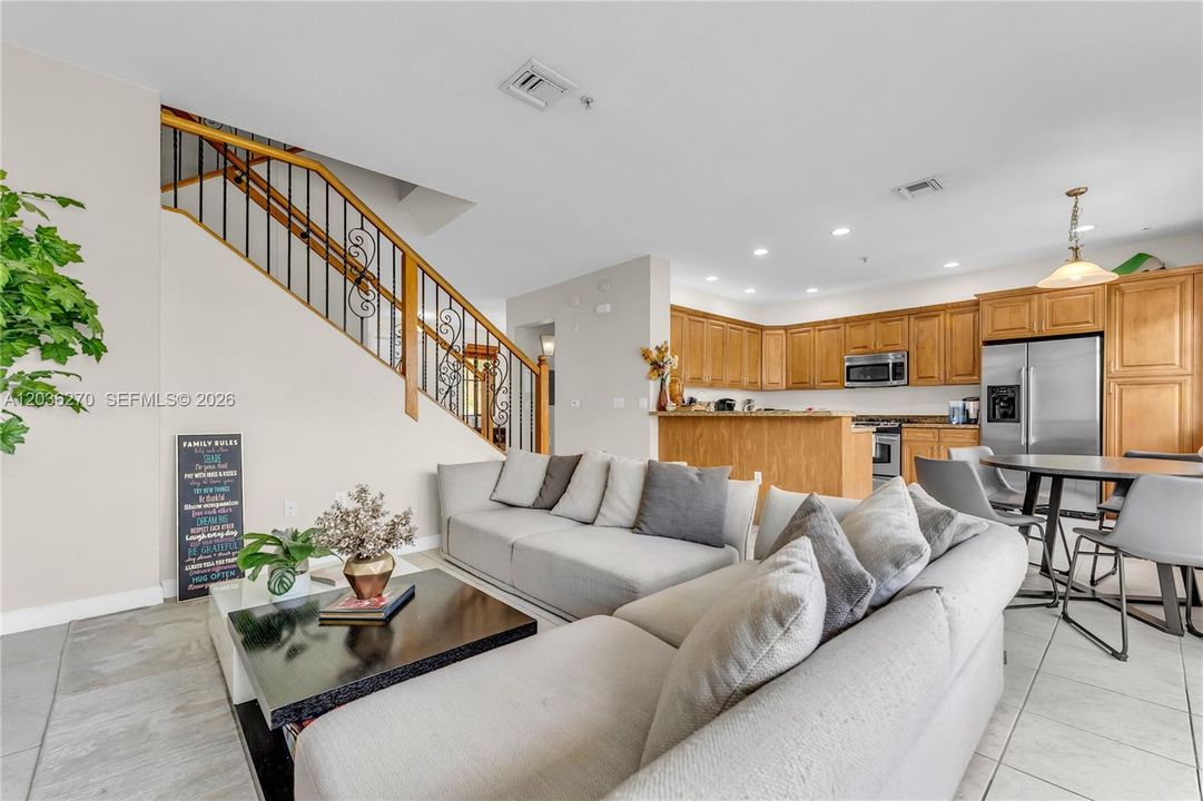 En Venta: $530,000 (3 camas, 2 baños, 1865 Pies cuadrados)