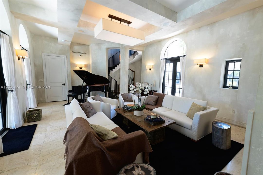 For Rent: $28,000 (6 beds, 5 baths, 5322 Square Feet)