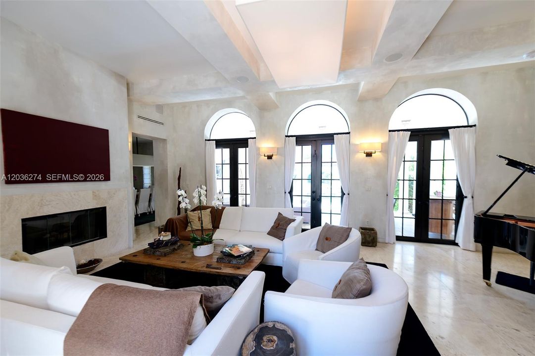 For Rent: $28,000 (6 beds, 5 baths, 5322 Square Feet)
