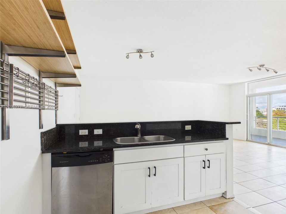 В аренду: $2,500 (2 спален, 2 ванн, 2054 Квадратных фут)