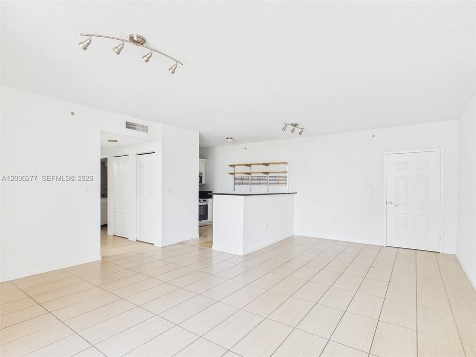 В аренду: $2,500 (2 спален, 2 ванн, 2054 Квадратных фут)