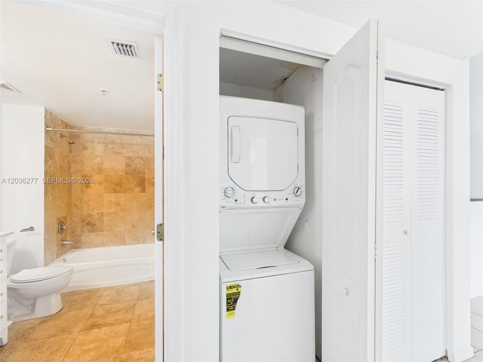 В аренду: $2,500 (2 спален, 2 ванн, 2054 Квадратных фут)