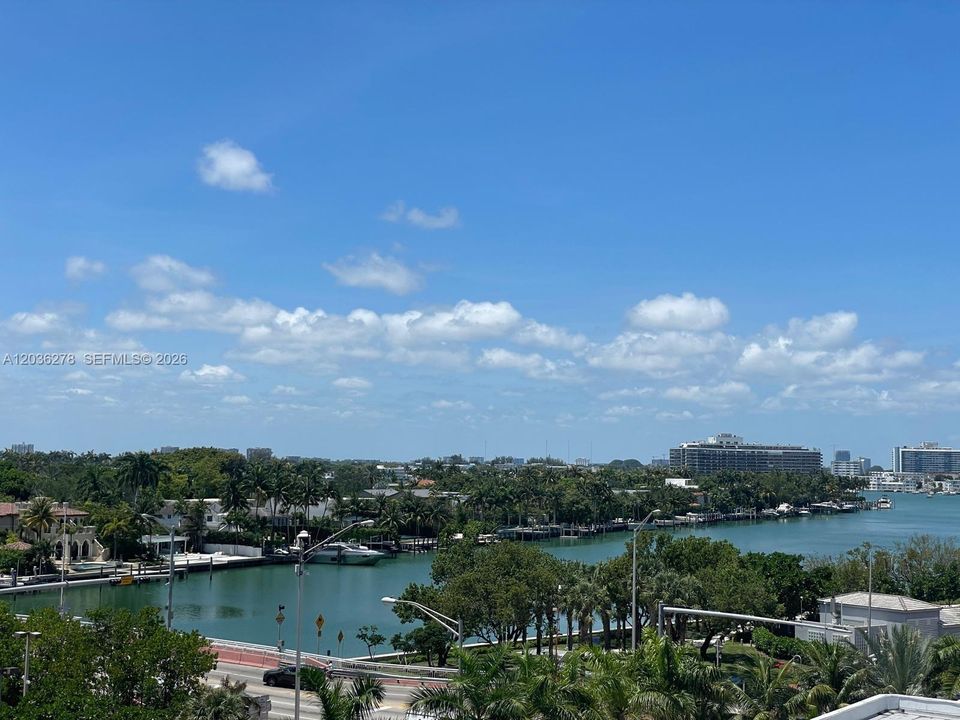 For Sale: $385,000 (1 beds, 1 baths, 437 Square Feet)