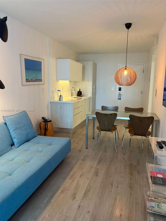 For Sale: $385,000 (1 beds, 1 baths, 437 Square Feet)