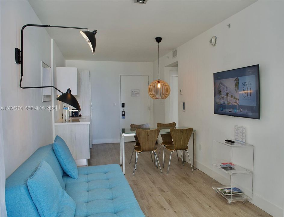 For Sale: $385,000 (1 beds, 1 baths, 437 Square Feet)