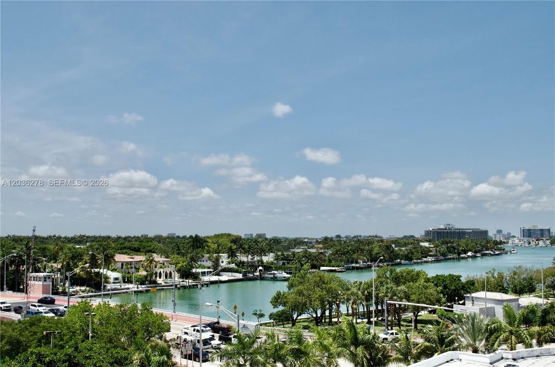 For Sale: $385,000 (1 beds, 1 baths, 437 Square Feet)