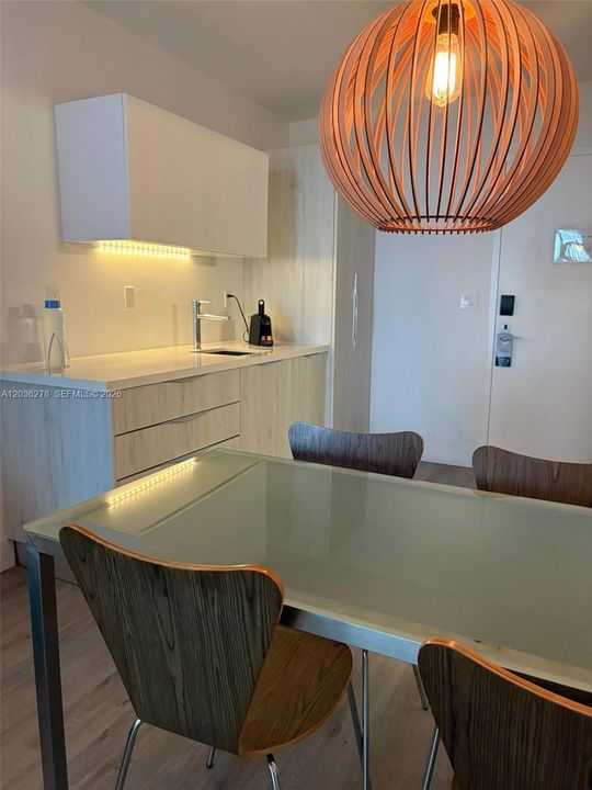 For Sale: $385,000 (1 beds, 1 baths, 437 Square Feet)