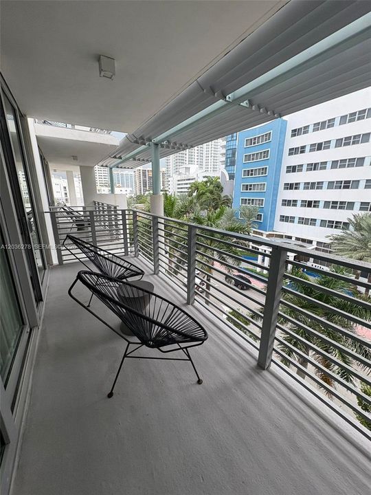For Sale: $385,000 (1 beds, 1 baths, 437 Square Feet)