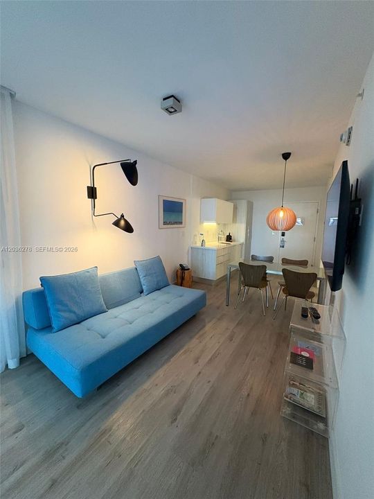 For Sale: $385,000 (1 beds, 1 baths, 437 Square Feet)