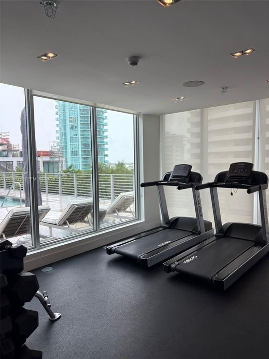 For Sale: $385,000 (1 beds, 1 baths, 437 Square Feet)