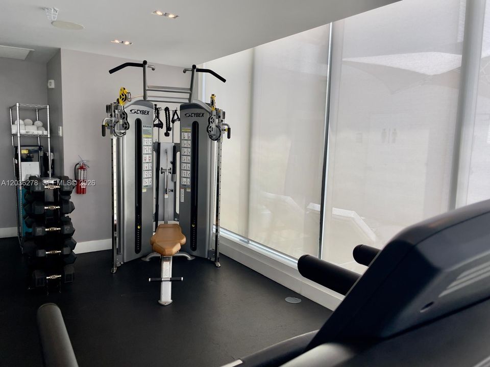 For Sale: $385,000 (1 beds, 1 baths, 437 Square Feet)