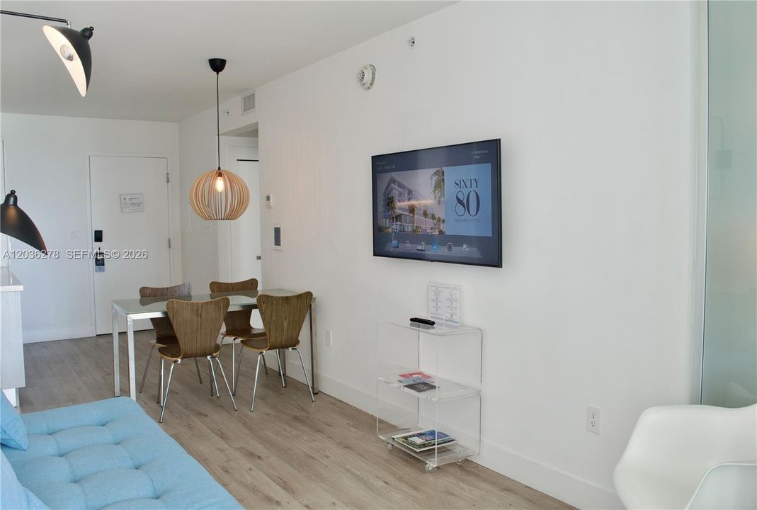 For Sale: $385,000 (1 beds, 1 baths, 437 Square Feet)