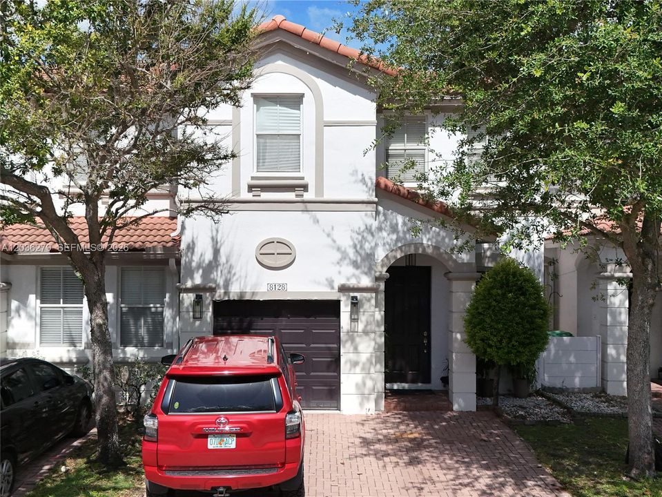 For Rent: $3,800 (4 beds, 2 baths, 1894 Square Feet)