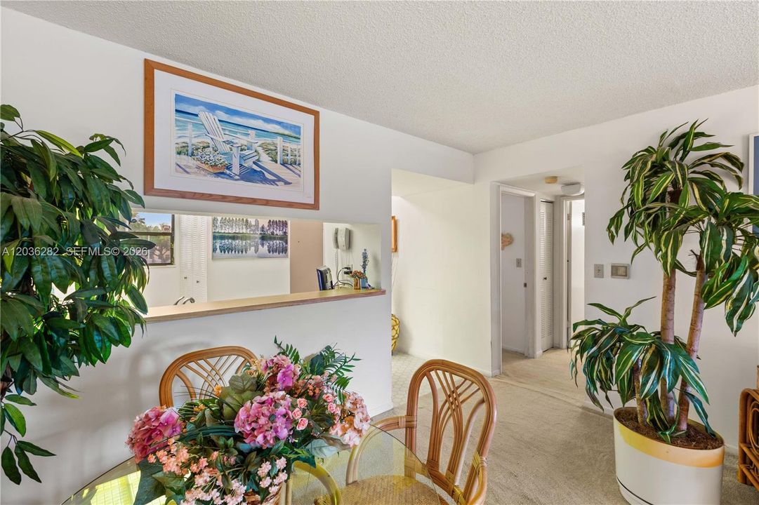 For Sale: $268,000 (2 beds, 2 baths, 958 Square Feet)