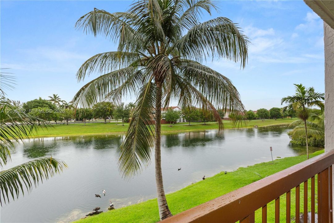For Sale: $268,000 (2 beds, 2 baths, 958 Square Feet)