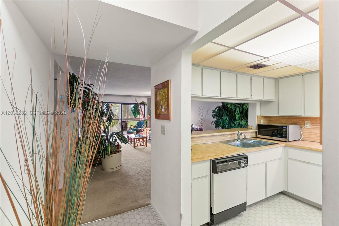 For Sale: $268,000 (2 beds, 2 baths, 958 Square Feet)