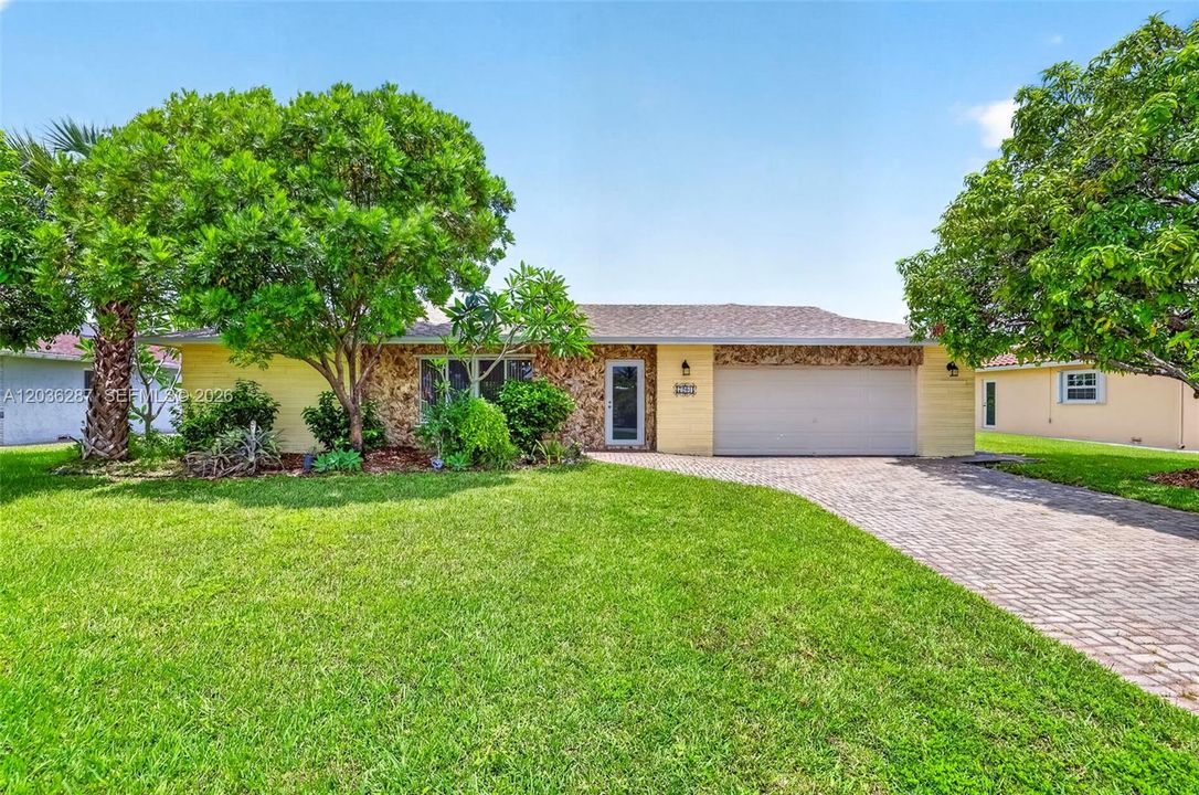 For Sale: $445,000 (3 beds, 2 baths, 1906 Square Feet)