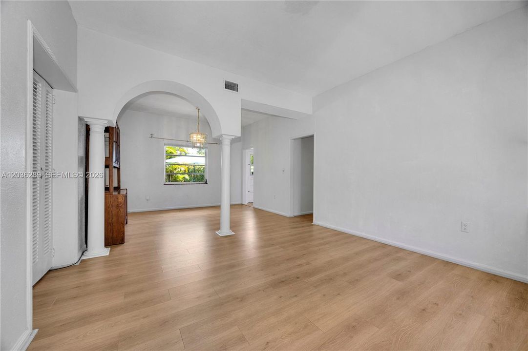 В аренду: $3,700 (3 спален, 1 ванн, 1296 Квадратных фут)