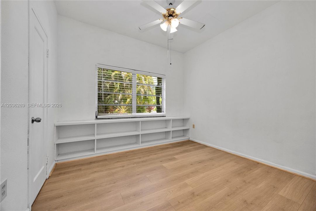 В аренду: $3,700 (3 спален, 1 ванн, 1296 Квадратных фут)