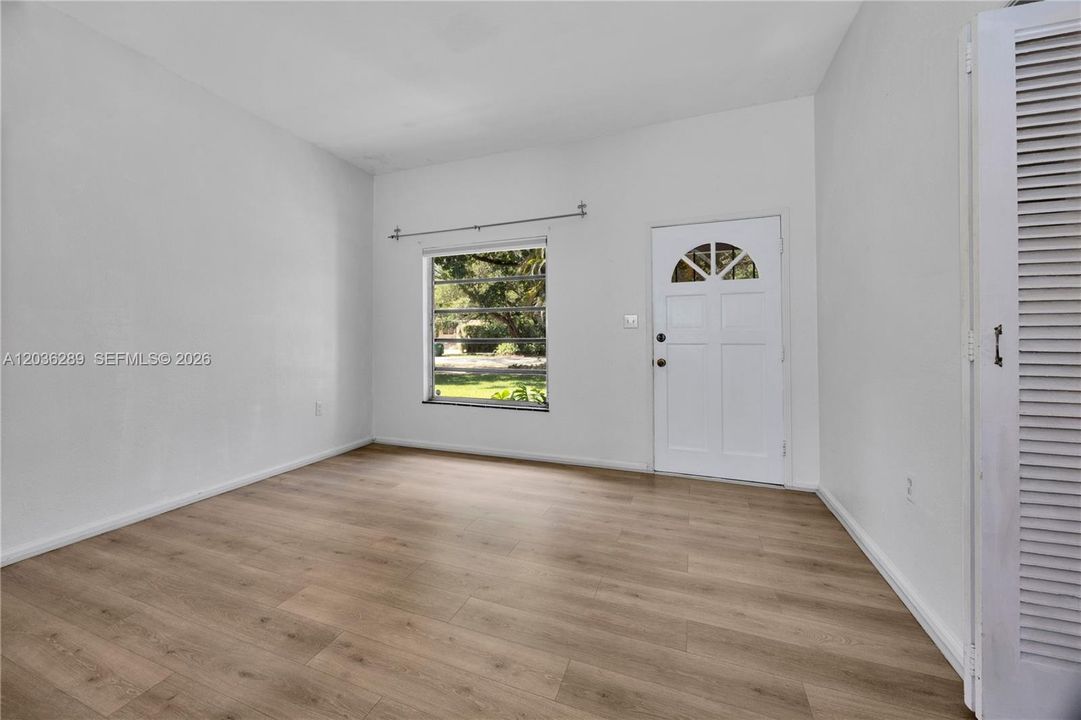 В аренду: $3,700 (3 спален, 1 ванн, 1296 Квадратных фут)