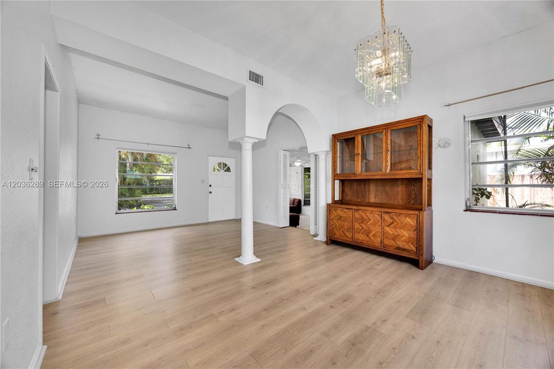 В аренду: $3,700 (3 спален, 1 ванн, 1296 Квадратных фут)