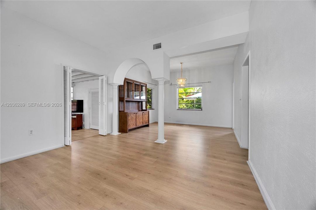В аренду: $3,700 (3 спален, 1 ванн, 1296 Квадратных фут)