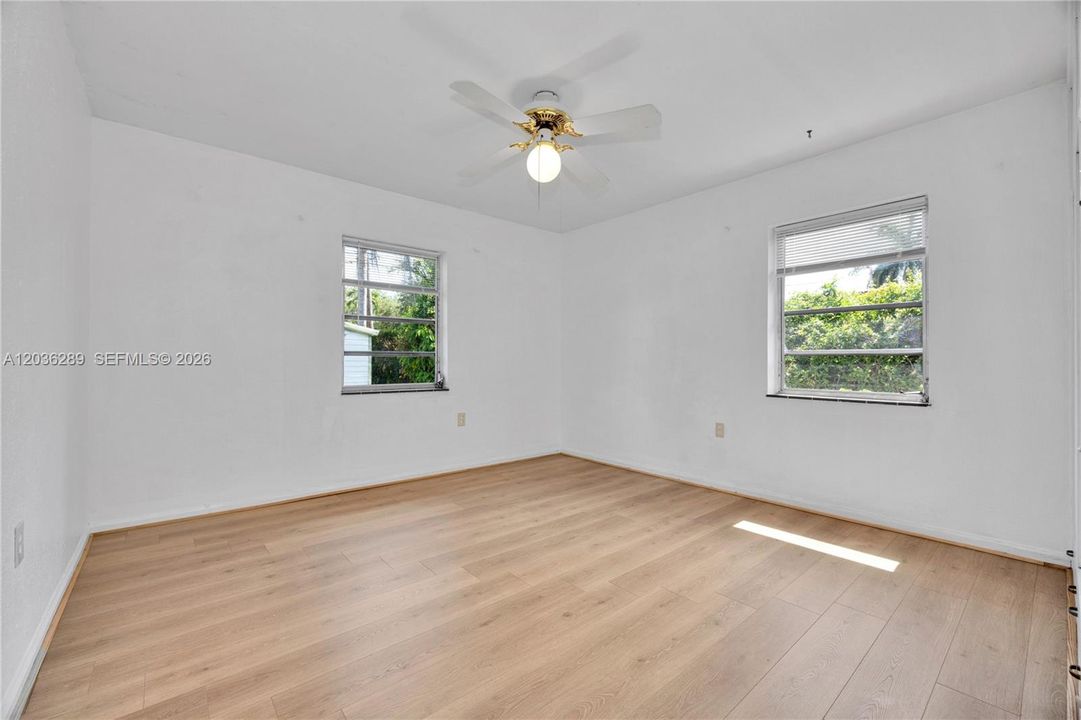 В аренду: $3,700 (3 спален, 1 ванн, 1296 Квадратных фут)